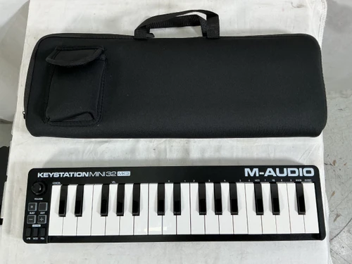 Vist Large View of Product Image Which is Used M-Audio KEYSTATION MINI 32 MK3 Compact Controller Compact