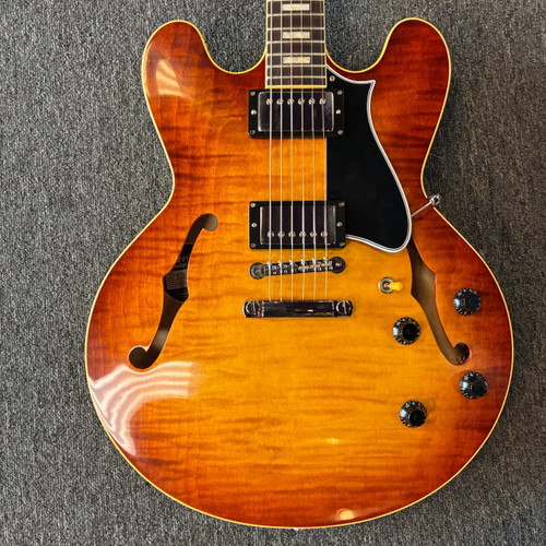 Vist Large View of Product Image Which is Used Heritage H-535 CUSTOM SHOP CORE COLLECTION Semi-Hollow Electric Guitar Sunburst 6-String