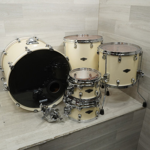 Vist Large View of Product Image Which is Used Tama Starclassic Performer Drum Shell Kit White