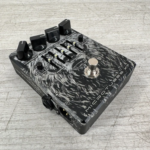 Vist Large View of Product Image Which is Used Darkglass Microtubes X7 Bass Preamp Pedal - Limited-edition Otso