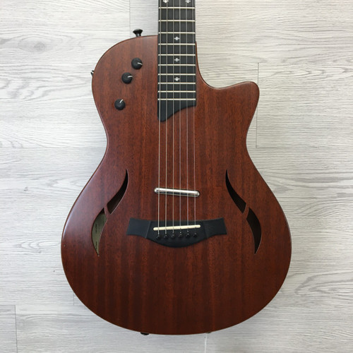 Vist Large View of Product Image Which is Used Taylor T5Z CLASSIC ELECTRIC/ACOUSTIC Solid Top Acoustic Guitar Natural