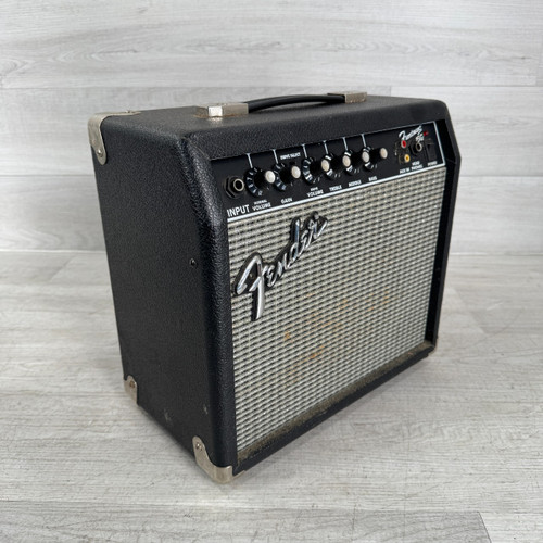 Vist Large View of Product Image Which is Used Fender Frontman 15G - 1 x 8-inch 15-watt Guitar Combo Amp