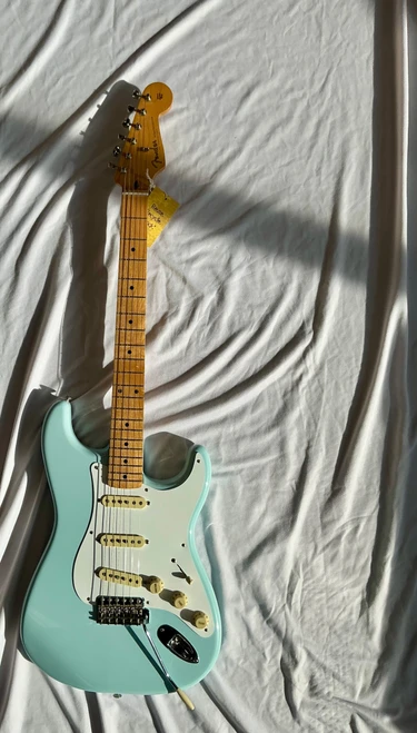 Vist Large View of Product Image Which is Used 2022 Fender VINTERA 60S STRATOCASTER S Type Electric Guitar Blue 6-String