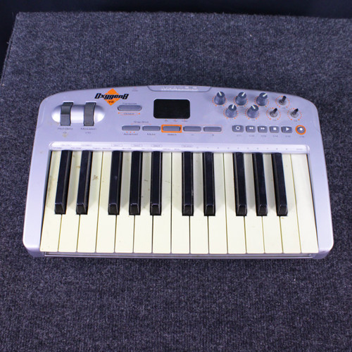 Vist Large View of Product Image Which is Used M-Audio OXYGEN 8 CONTROLLER 25-Key Controller 25-Key