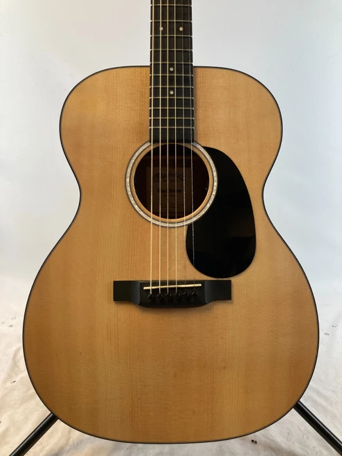 Vist Large View of Product Image Which is Used Martin Road Series 000-12 Acoustic Guitar