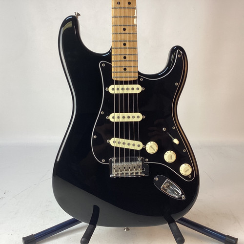 Vist Large View of Product Image Which is Used Fender 2019 LIMITED PLAYER STRATOCASTER S Type Electric Guitar Black 6-String
