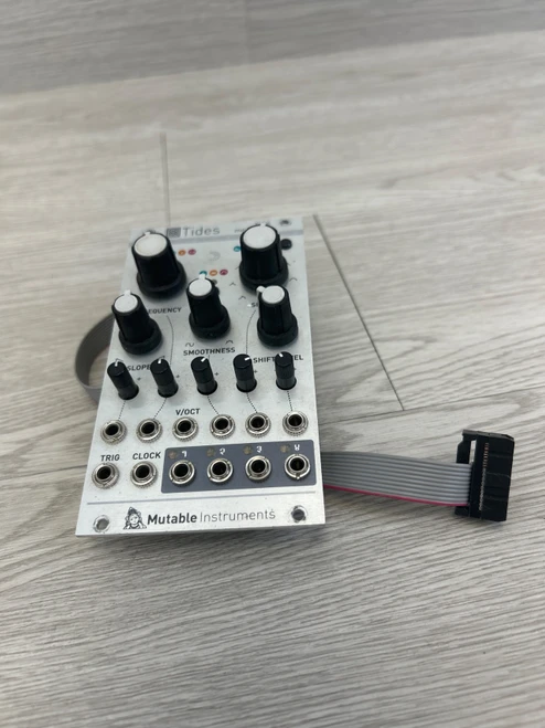 Vist Large View of Product Image Which is Used MUTABLE INSTRUMENTS TIDES Modular Synthesizer Rackmount
