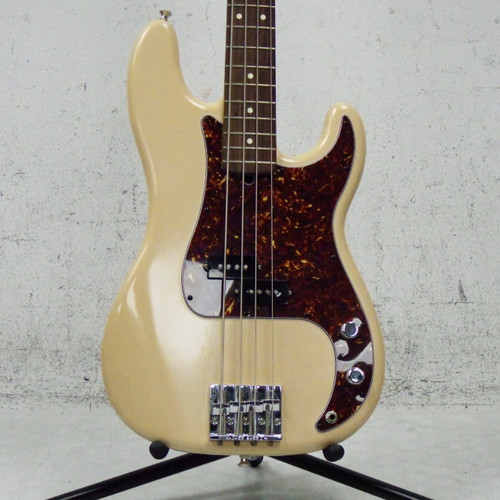 Vist Large View of Product Image Which is Used Fender Highway One Precision Bass 2009 P Type Bass Guitar White 4-String