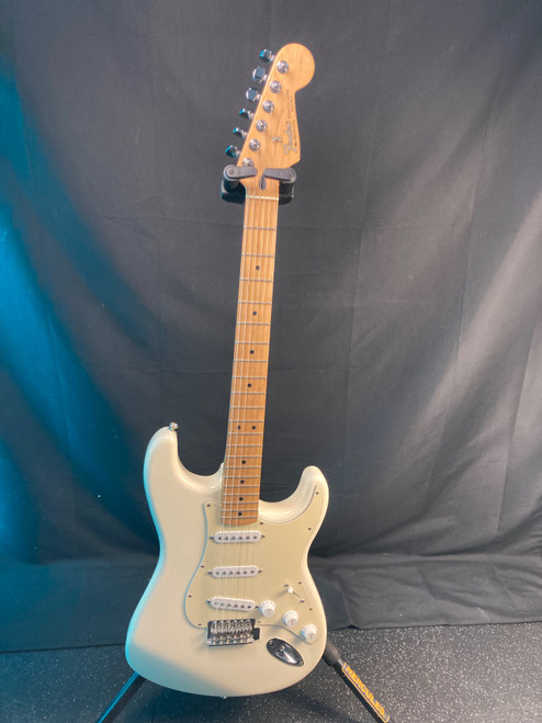 Vist Large View of Product Image Which is Used Fender MIM STRATOCASTER 2008 S Type Electric Guitar White 6-String