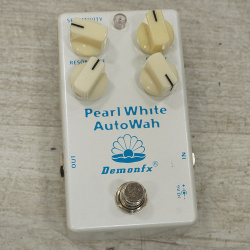 Vist Large View of Product Image Which is Used Demonfx Pearl White Autowah Auto Wah Pedal
