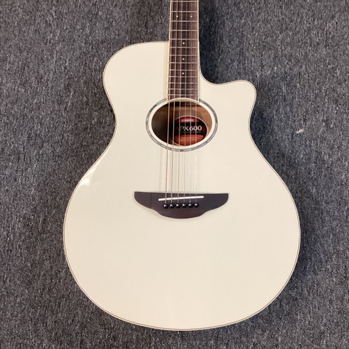 Vist Large View of Product Image Which is Used Yamaha APX600 Laminate Top Acoustic Guitar White