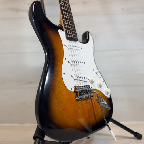 Vist Large View of Product Image Which is Used Squier Affinity Stratocaster 3-Color Sunburst w/ Fender Gig Bag