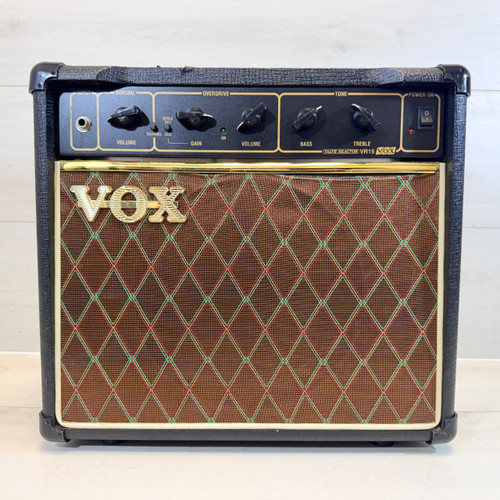 Vist Large View of Product Image Which is Used Vox VR15 1 x 8 Solid State Amplifier 1 x 8