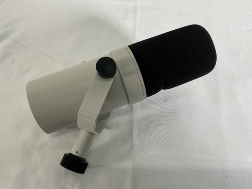 Vist Large View of Product Image Which is Used Universal Audio STANDARD SD-1 Dynamic Microphone