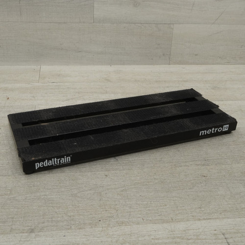 Vist Large View of Product Image Which is Used Pedaltrain Metro 20 Pedal Board