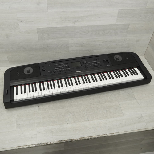 Vist Large View of Product Image Which is Used Yamaha DGX-670 88-key Keyboard - Local Pickup Only