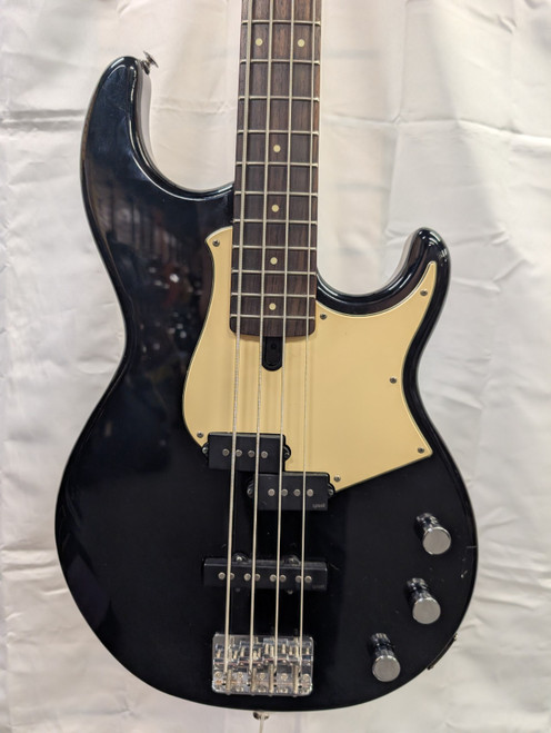 Vist Large View of Product Image Which is Used Yamaha BB434 BROAD BASS Bass Guitar Black 4-String