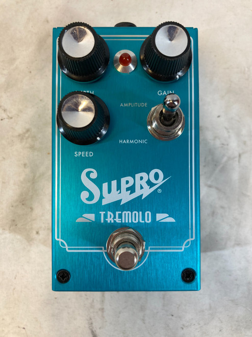 Vist Large View of Product Image Which is Used Supro 1310 Tremolo and Drive Pedal