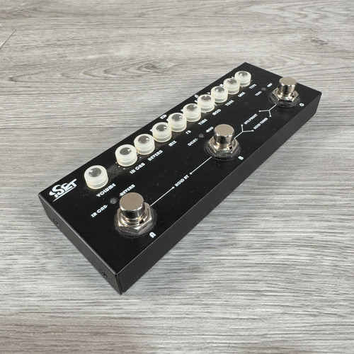 Vist Large View of Product Image Which is Used ISSET Cube Baby Multi-effects Pedal