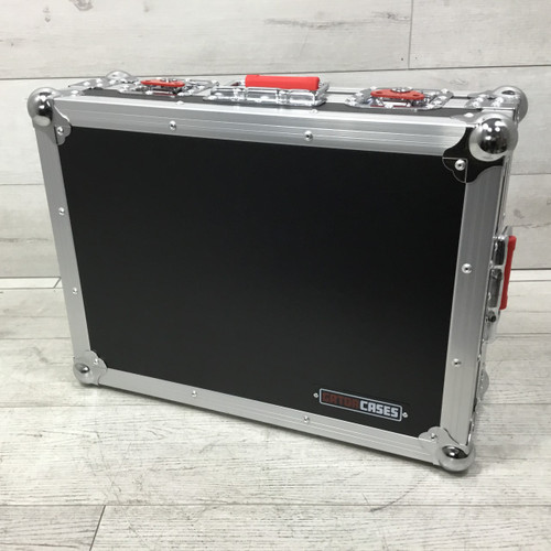 Vist Large View of Product Image Which is Used Gator G Tour Pedal Board With Case