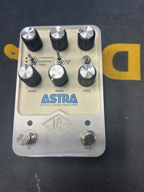 Vist Large View of Product Image Which is Used ASTRA MODULATION MACHINE Guitar Effects Pedal