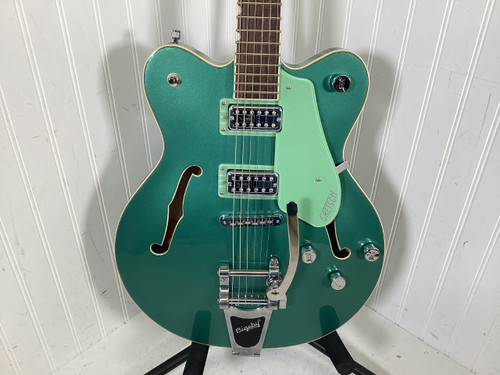 Vist Large View of Product Image Which is Used Gretsch G5622T Semi-Hollow Electric Guitar Green 6-String