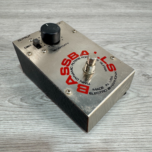 Vist Large View of Product Image Which is Used Electro-Harmonix Bassballs Twin Dynamic Envelope Filter Pedal