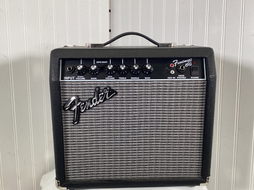 Vist Large View of Product Image Which is Used Fender FRONTMAN 15G 1 x 8 Solid State Amplifier 1 x 8