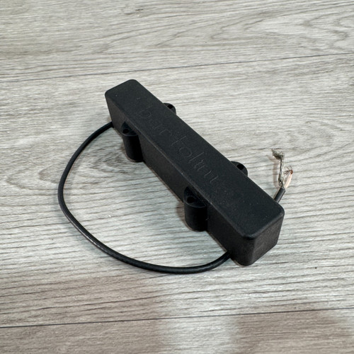 Vist Large View of Product Image Which is Used Bartolini 9CBJD-L1 4-string Classic Dual-coil J Bass Pickup