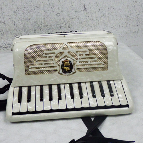 Vist Large View of Product Image Which is Used Castiglione Detroit Accordion