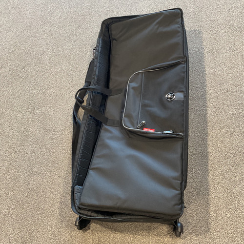 Vist Large View of Product Image Which is Used ROAD RUNNER Rolling 61-Key Medium Keyboard Bag