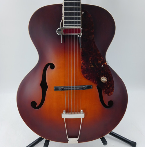 Vist Large View of Product Image Which is Used Gretsch G9555 NEW YORKER Electric Guitar Tobacco Sunburst 6-String