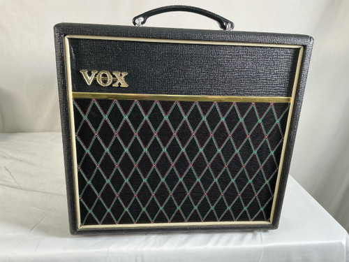 Vist Large View of Product Image Which is Used Vox PATHFINDER 15R 1 x 8 Solid State Amplifier 1 x 8