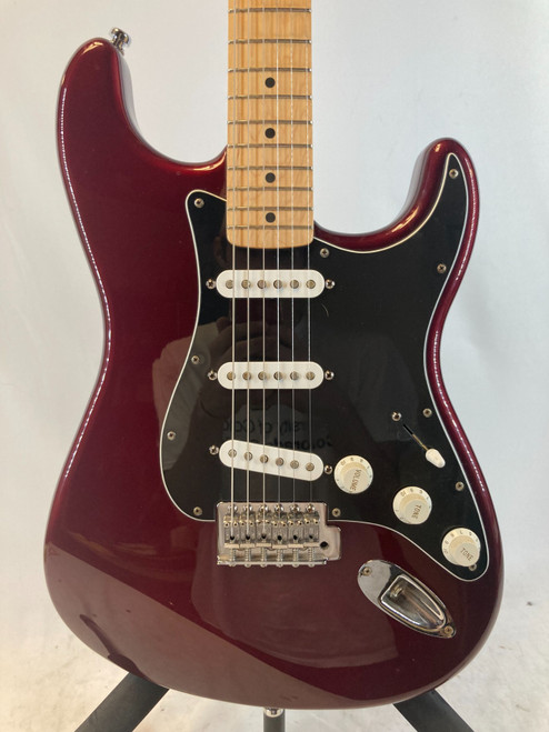 Vist Large View of Product Image Which is Used Fender 2000 Strat Standard MIM