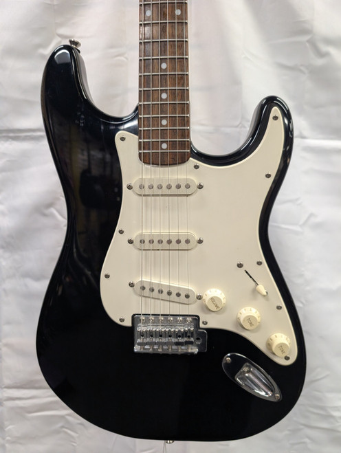 Vist Large View of Product Image Which is Used Squier AFFINITY STRATOCASTER S Type Electric Guitar Black 6-String