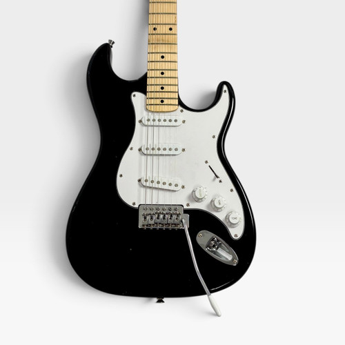 Vist Large View of Product Image Which is Used Silvertone Revolver SS11 Electric Guitar Black 6-String