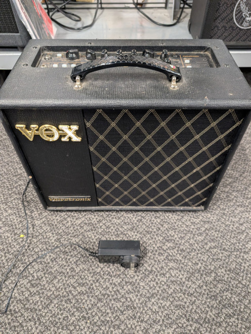 Vist Large View of Product Image Which is Used Vox VT20X 1 x 8 Solid State Amplifier 1 x 8