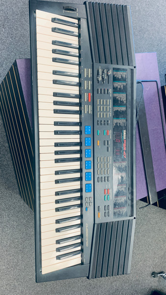 Used Yamaha PSR-260 Keyboards 61-Key Keyboards