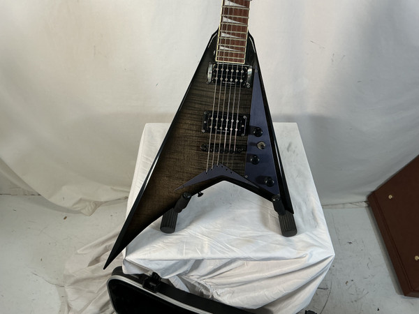 【ジャンク】B.C. Rich KKV トライバル 割れ・打痕多め ジャンク】B.C. Rich KKV トライバル 割れ・打痕多め - メルカリ