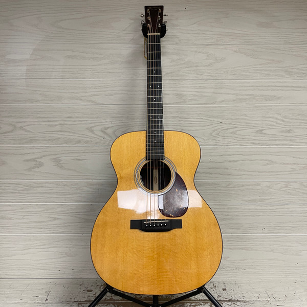 美品　Martin D-18V 2001 Martin D-18V