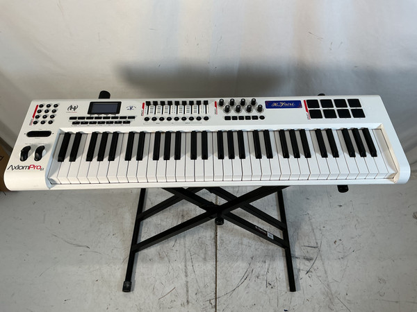 Used Novation LAUNCHKEY 61 MKII 61-Key Controller 61-Key