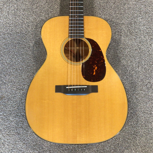 美品　Martin D-18V 2001 Martin D-18V