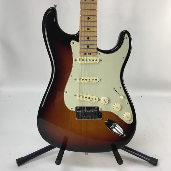 Used Fender American Deluxe Stratocaster Plus - Red - Case