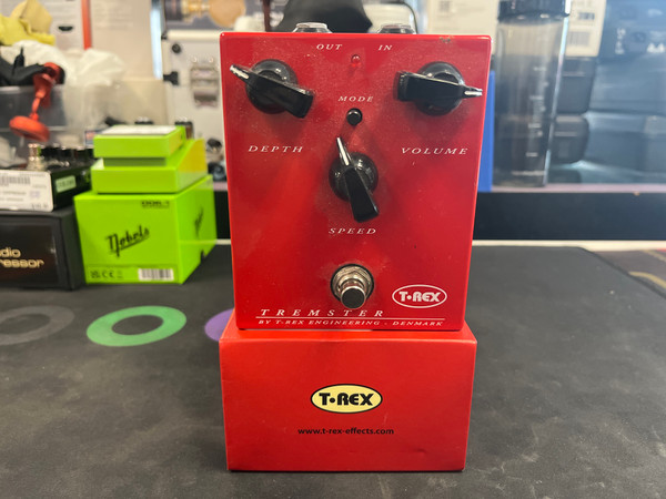 Used VHT MELO-VERB TREMOLO REVERB Tremolo Pedal