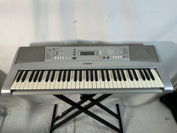 Used Yamaha PSR-E403 61-Key Keyboard 61-Key