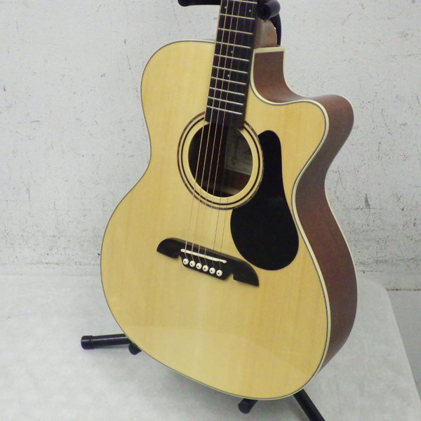 Used Greg Bennett D-310/N Laminate Top Acoustic Guitar Natural