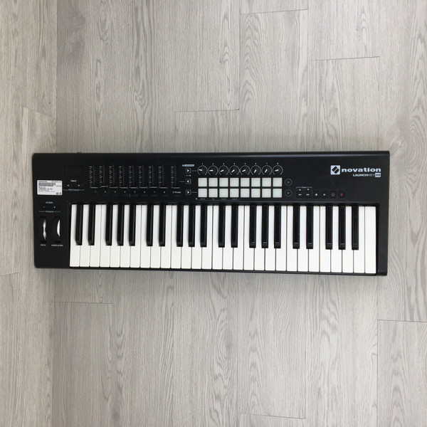 Used Novation LAUNCHKEY 49 MKII 49-Key Controller 49-Key