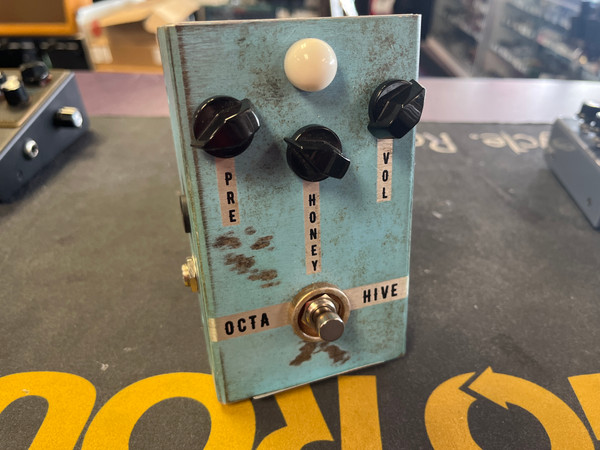 Used Behringer FUZZ BENDER Fuzz Pedal