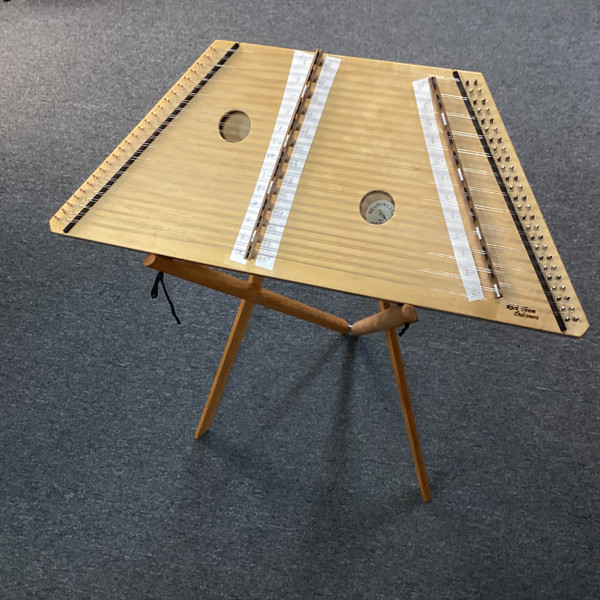 【定番】Muchmore製POWERMASTER WE2EVO中古 Used Squier SHOWMASTER Electric Guitar Red 6-String