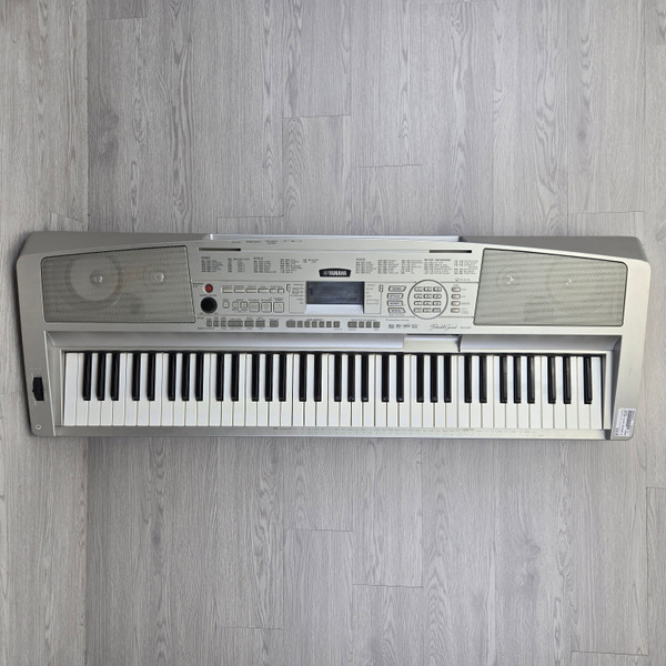 Used Yamaha DGX-220 76-KEY PORTABLE GRAND 76-Key Keyboard 76-key